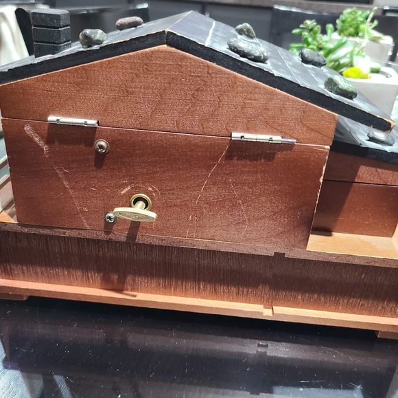 Japanese swiss chalet jewlery box with pirouetting ballerina - Picture 4 of 7